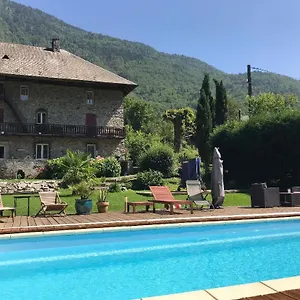  Bed & Breakfast La Perle De La Lauziere, D Hotes